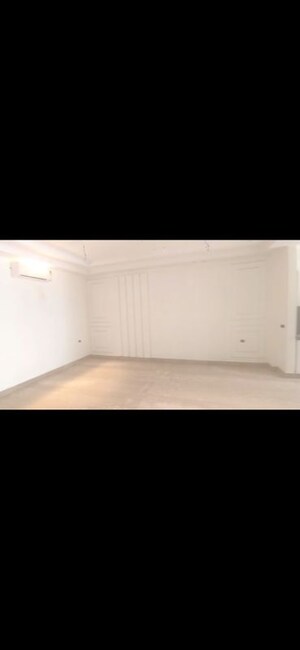 Room in 3 BHK Builder Floor at Sector 43 – for Sale