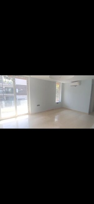 Room in 3 BHK Builder Floor at Sector 43 – for Sale