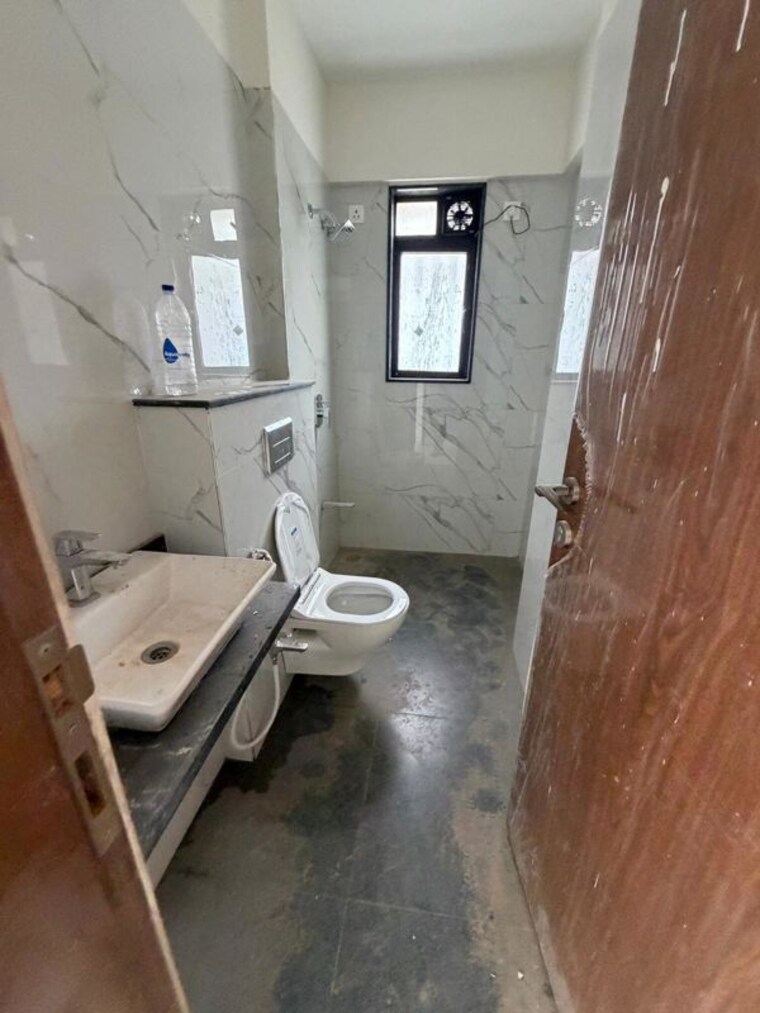 Bathroom, gurukripa-building 2 Bedroom 800 Sq.Ft. Apartment In Chembur Mumbai 10233453