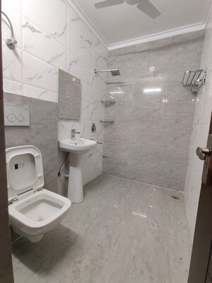 Bathroom in 4 BHK Builder Floor at Green Fields Colony – for Rent
