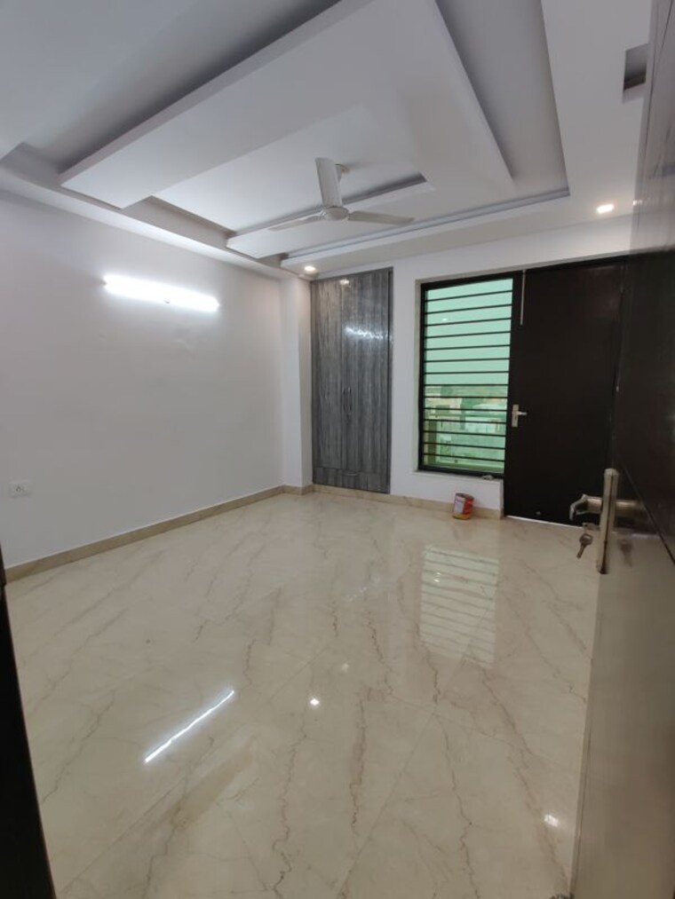 Room, green fields colony 4 Bedroom 240 Sq.Yd. Builder Floor In Green Fields Colony Faridabad 10233461