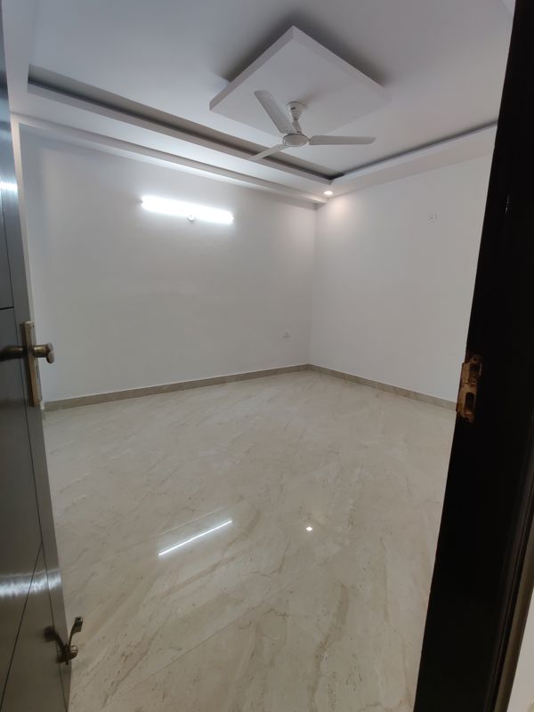 4 BHK + Pooja Room,Servant Room,Study Room,Extra Room,Basement,Store Room Builder Floor For Rent in Green Fields Colony