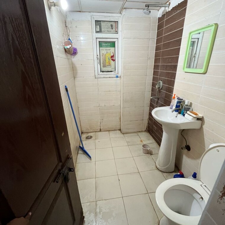 Bathroom, amrapali-zodiac 2.5 Bedroom 1075 Sq.Ft. Apartment In Sector 120 Noida 10233485