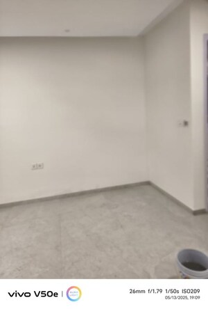 Room in 2 BHK Apartment at Lodha Fiorenza, Goregaon East – for Rent