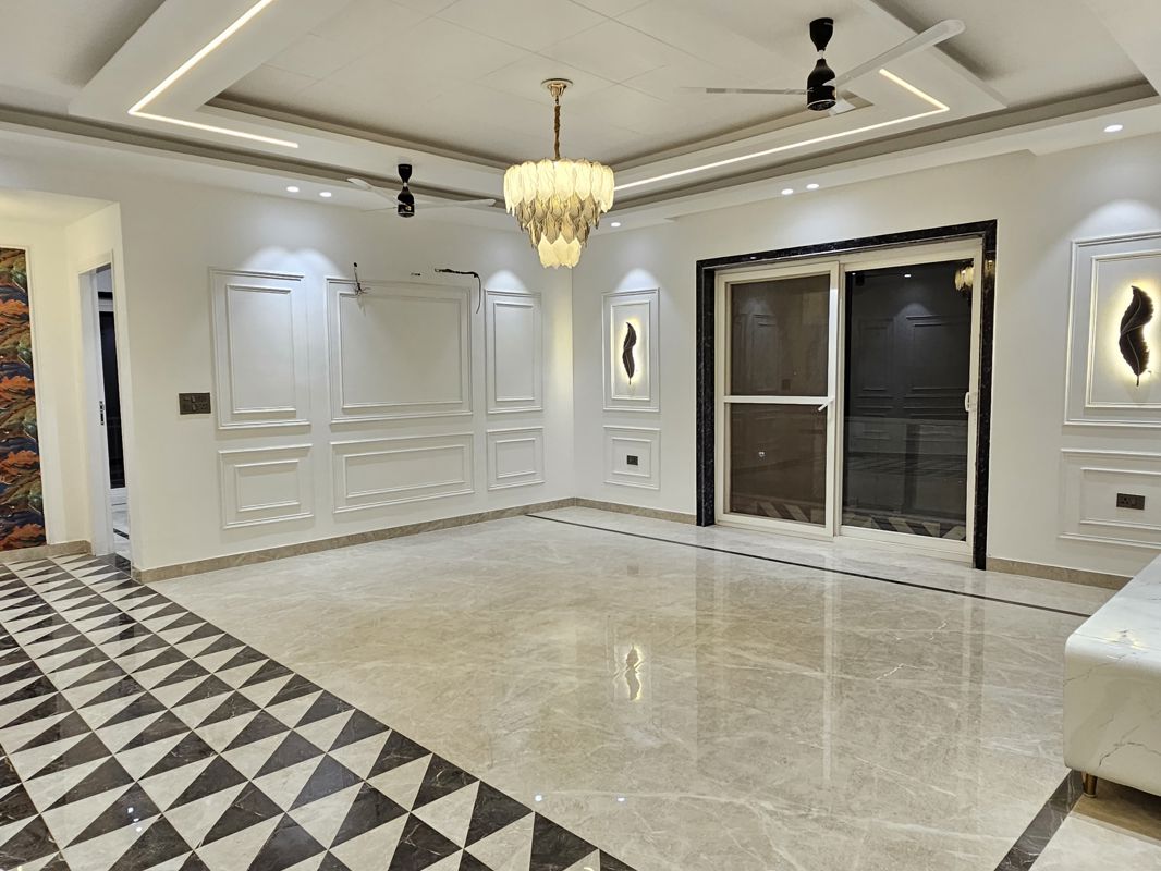 5 BHK + Pooja Room,Servant Room,Study Room,Extra Room,Basement,Store Room Builder Floor For Rent in Green Fields Colony
