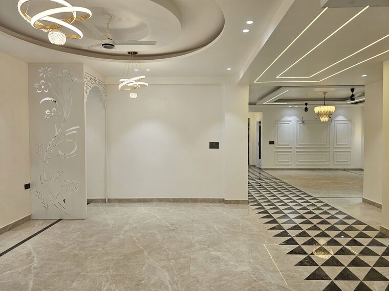 Bathroom, green fields colony 5 Bedroom 550 Sq.Yd. Builder Floor In Green Fields Colony Faridabad 10233502