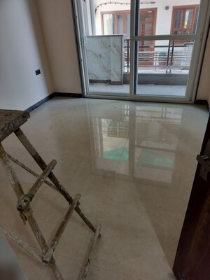 Balcony in 2 BHK Builder Floor at Sector 33 – for Rent