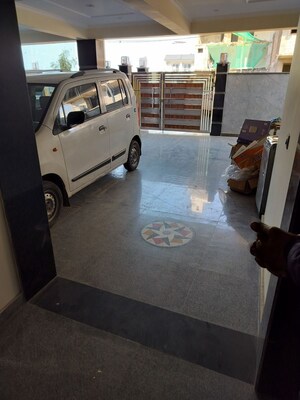 Parking in 2 BHK Builder Floor at Sector 33 – for Rent