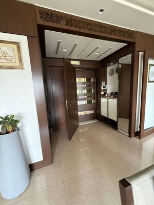 Room in 3 BHK Apartment at Sheth Vasant Lawns, Laxmi Nagar – for Rent