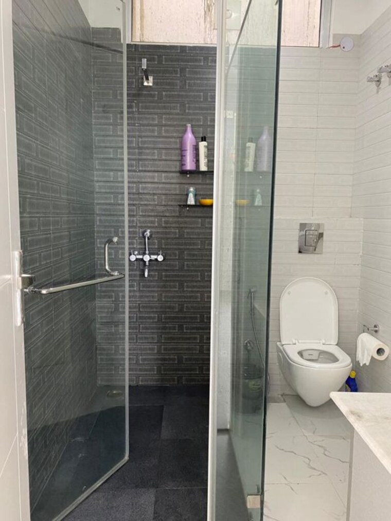 Bathroom, huda-staff-colony 4 Bedroom 2000 Sq.Ft. Builder Floor In Sector 46 Gurgaon 10233523