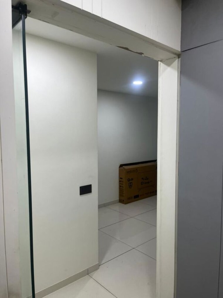 Room, palak-prime Commercial Office Space 1500 Sq.Ft. In Sanidhya Ahmedabad 10233546