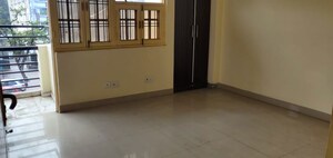 Room in 3 BHK Apartment at Charbagh – for Rent