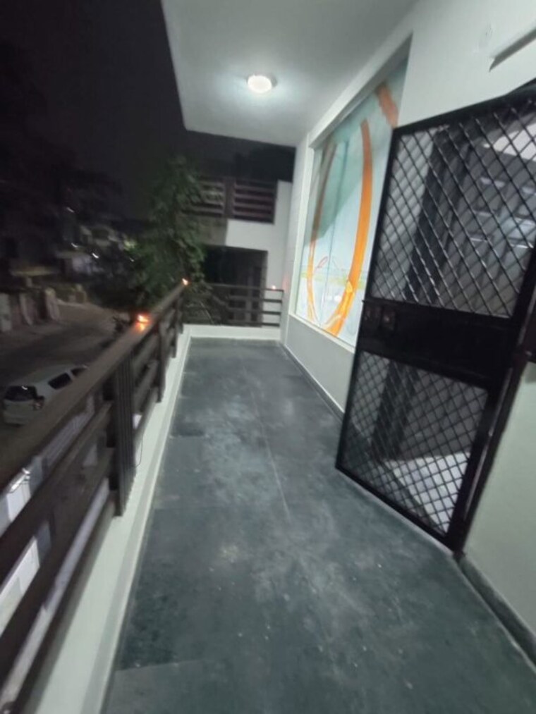 Balcony, adhunik-society 2 Bedroom 1450 Sq.Ft. Builder Floor In Sector 52 Gurgaon 10233541