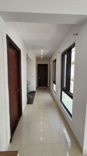 Room in 4 BHK Apartment at Manchirevula – for Rent