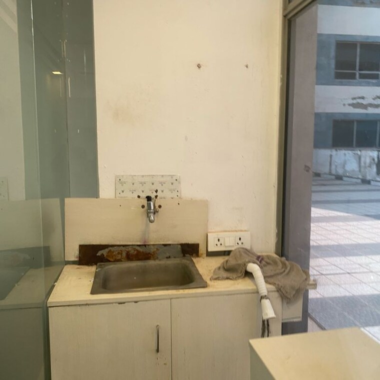 Team Area, universal-trade-tower Commercial Office Space 1000 Sq.Ft. In Sispal Vihar Gurgaon 10233589