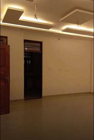 Room in 2 BHK Apartment at Unitech Legacy, Butler Colony – for Rent