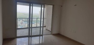 Room in 2 BHK Apartment at JP Decks, Goregaon East – for Rent