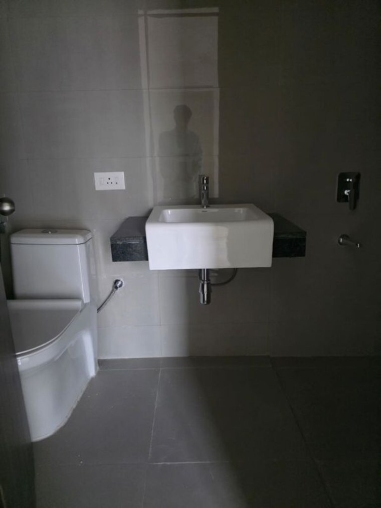 Bathroom, indiabulls-one-indiabulls 3 Bedroom 1400 Sq.Ft. Apartment In Pokhran Road No Two Thane 10233595