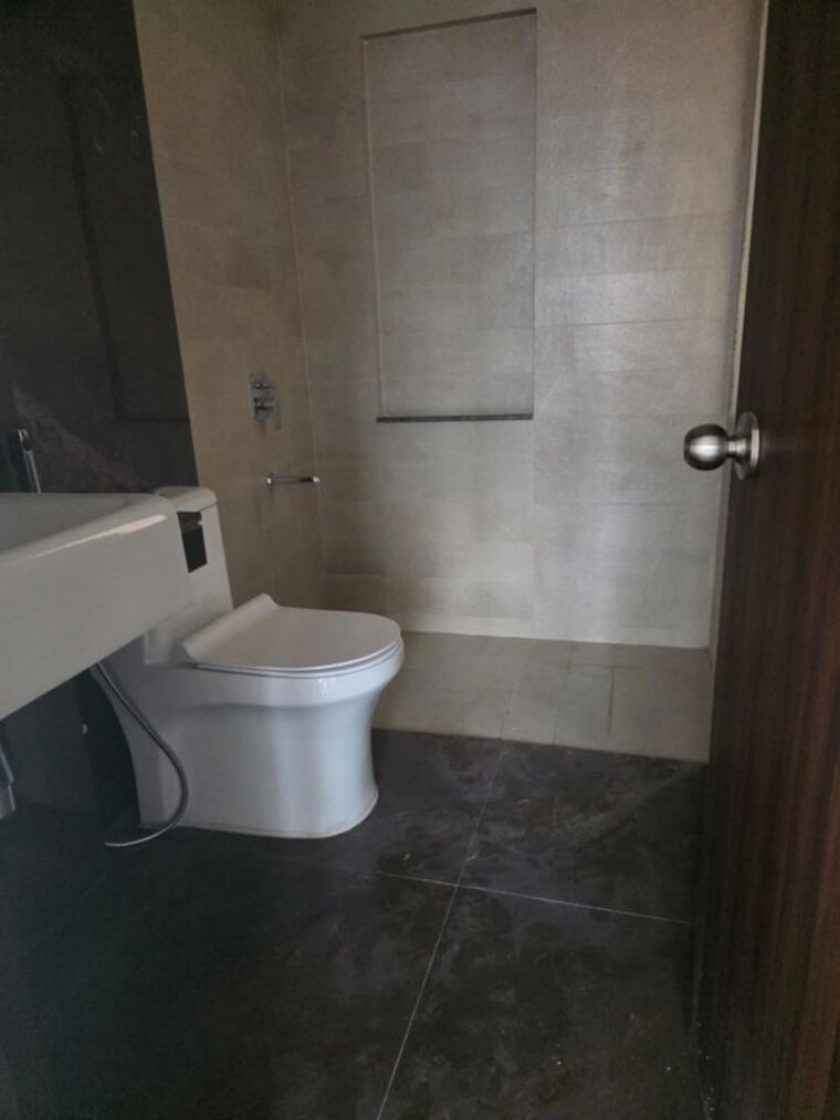 Bathroom, indiabulls-one-indiabulls 3 Bedroom 1400 Sq.Ft. Apartment In Pokhran Road No Two Thane 10233595