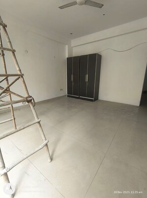 Room in 2 BHK Builder Floor at Sector 38 – for Rent