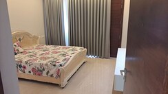 3.5 BHK + Servant Room Builder Floor For Rent in Sector 16