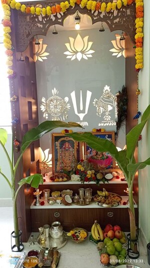 Bedroom in 6 BHK Villa at Vijay Nagar – for Sale