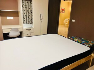 Furnished Amenities in 3 BHK Apartment at Emaar Palm Premier, Sector 77 – for Rent