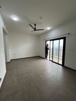 Room in 3.5 BHK Apartment at Paras Dews, Sector 106 – for Rent