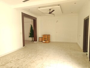 Room in 3.5 BHK Apartment at Paras Dews, Sector 106 – for Rent