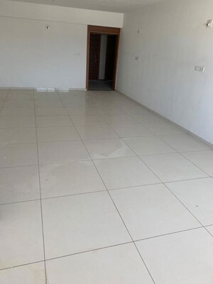 Room in  Office Space at Aaryan The Keshavbaug Capital, Vastrapur – for Rent