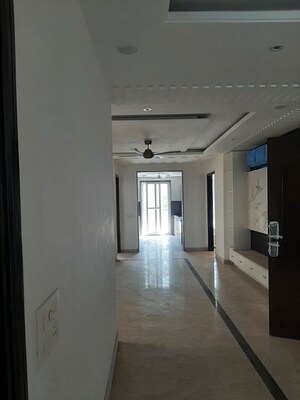 Building Lobby in 6+ BHK Builder Floor at Sector 51 – for Rent