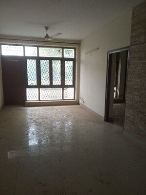 Room in 6+ BHK Builder Floor at Sector 51 – for Rent
