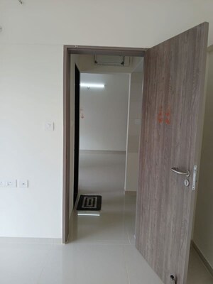 Room in 1 BHK Apartment at Paranjape Trident Twin Towers, Wakad – for Rent