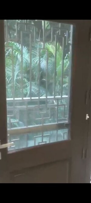 Furnished Amenities in 3.5 BHK Apartment at Vasant Kunj – for Sale