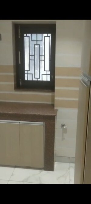 Room in 3.5 BHK Apartment at Vasant Kunj – for Sale