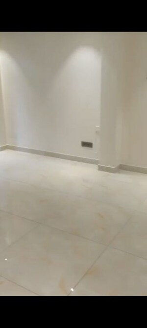 Room in 3.5 BHK Apartment at Vasant Kunj – for Sale