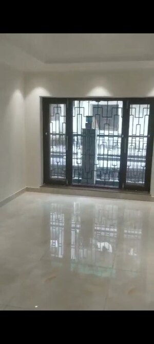 Room in 3.5 BHK Apartment at Vasant Kunj – for Sale