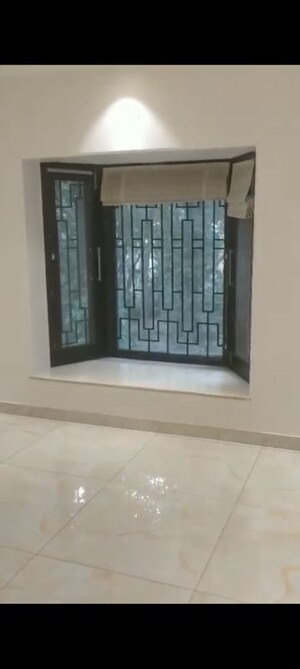 Room in 3.5 BHK Apartment at Vasant Kunj – for Sale