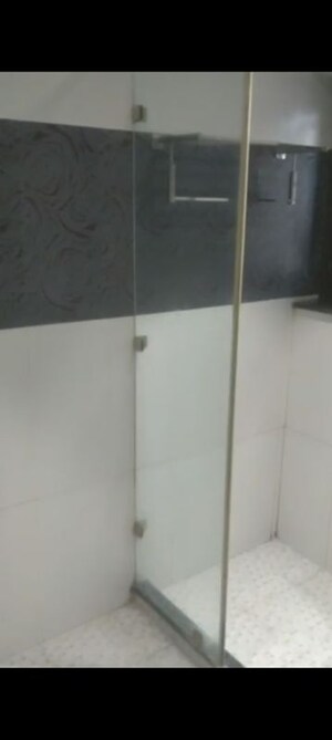 Furnished Amenities in 3.5 BHK Apartment at Vasant Kunj – for Sale