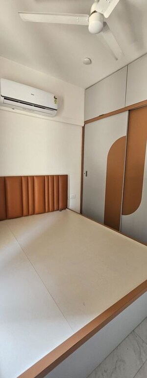 Room in 2 BHK Apartment at Sri Zynergy, Suman Nagar – for Rent