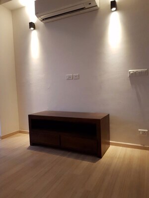 Room in 3 BHK Apartment at Mapsko Royale Ville, Sector 82 – for Rent