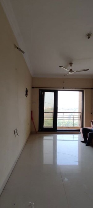 Room in 3 BHK Apartment at K Raheja Heights, Malad East – for Rent