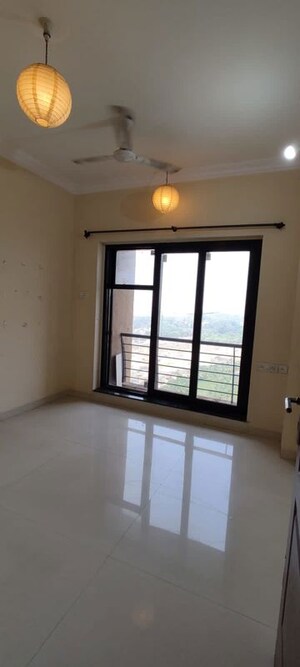 Room in 3 BHK Apartment at K Raheja Heights, Malad East – for Rent