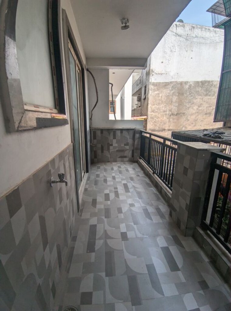 Balcony, sector 43 3 Bedroom 200 Sq.Yd. Builder Floor In Sector 43 Faridabad 10233894