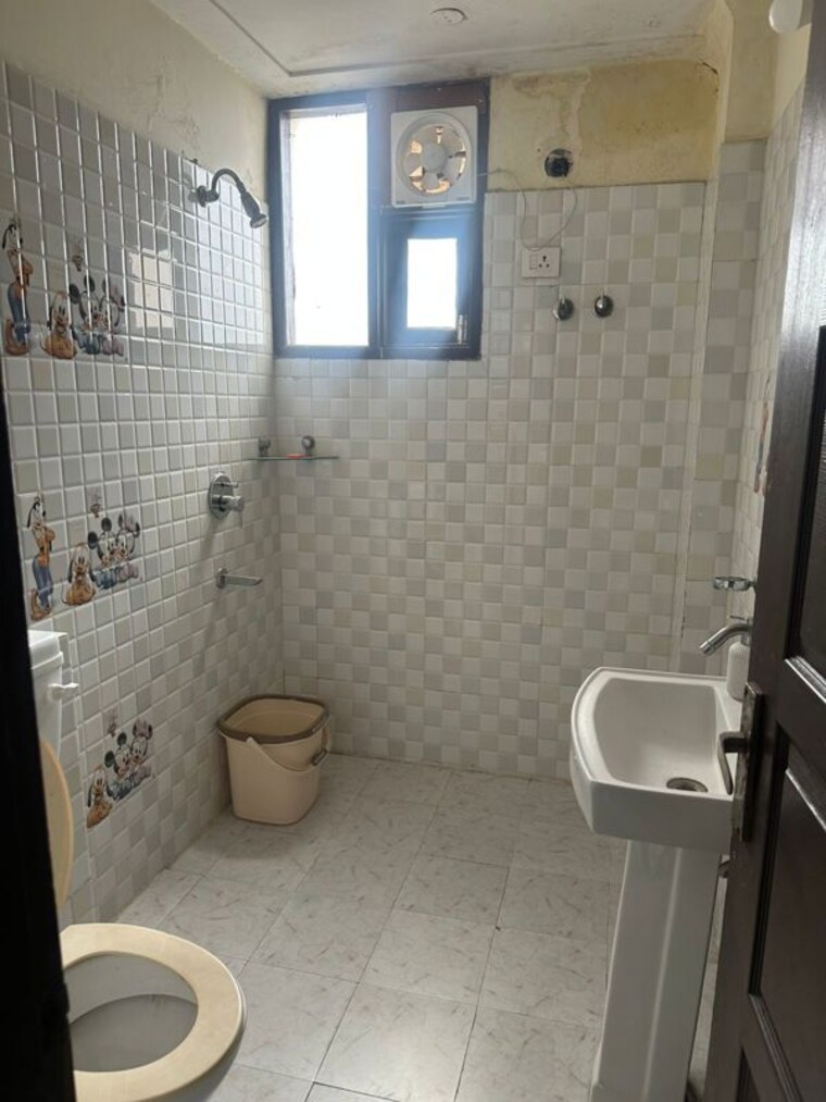 Bathroom, ambala highway 2 Bedroom 1550 Sq.Ft. Apartment In Ambala Highway Zirakpur 10233959