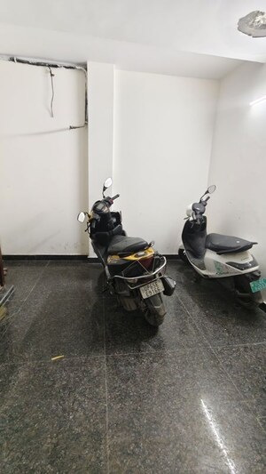 Parking in 3 BHK Builder Floor at Govindpuri – for Sale