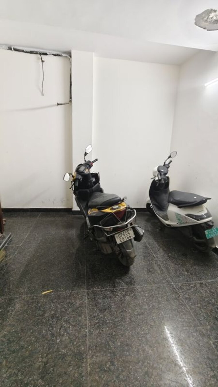  Parking, govindpuri 3 Bedroom 900 Sq.Ft. Builder Floor In Govindpuri Delhi 10233944