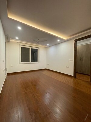 Room in 3 BHK Builder Floor at Sushant Lok Iii – for Rent