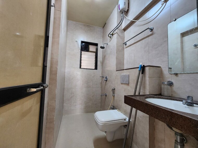 Bathroom, godrej-central 2 Bedroom 731 Sq.Ft. Apartment In Chembur Mumbai 10233987