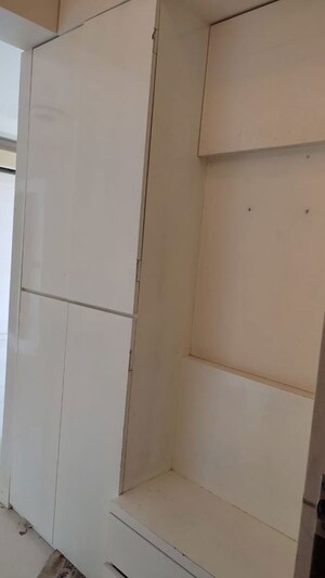 Room in 3 BHK Apartment at Aster Tower, Goregaon East – for Rent